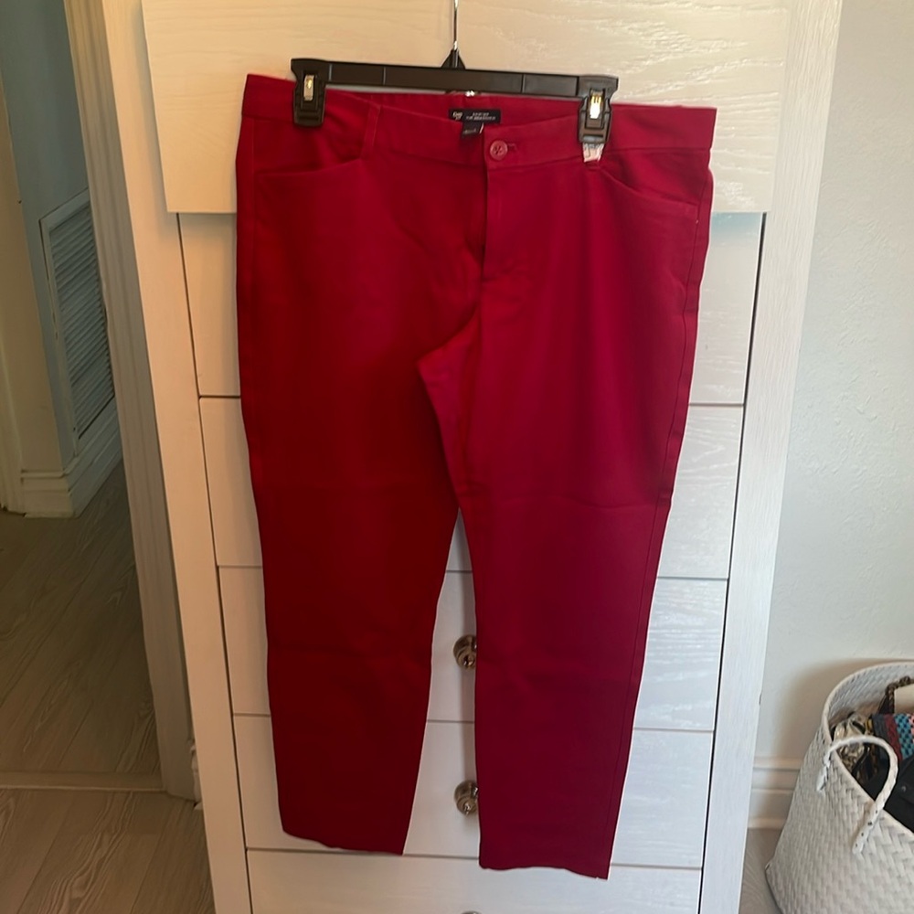 Gap Slim Crop. Size 12 R